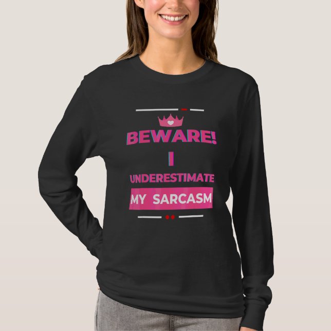 Akta dig jag underskattar min sarkasm Sarksatisk   T Shirt (Framsida)