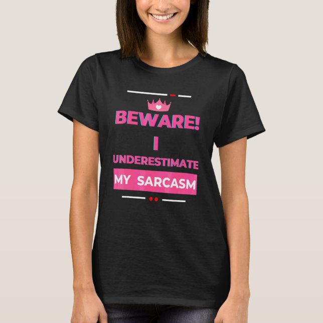 Akta dig jag underskattar min sarkasm Sarksatisk   T Shirt (Framsida)