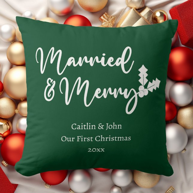 Äkta och god jul - Nyfödda Grönten Kudde (Married & Merry custom newlywed couple first Christmas together green pillow with white typography.)