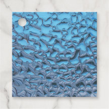 Äkta regndroppar på blått glas