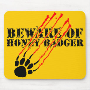Akta sig av honey badger musmatta