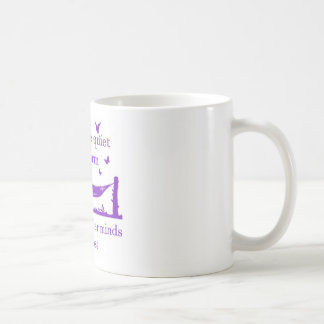 Akta sig den tyst bokmalen (lilor) kaffemugg