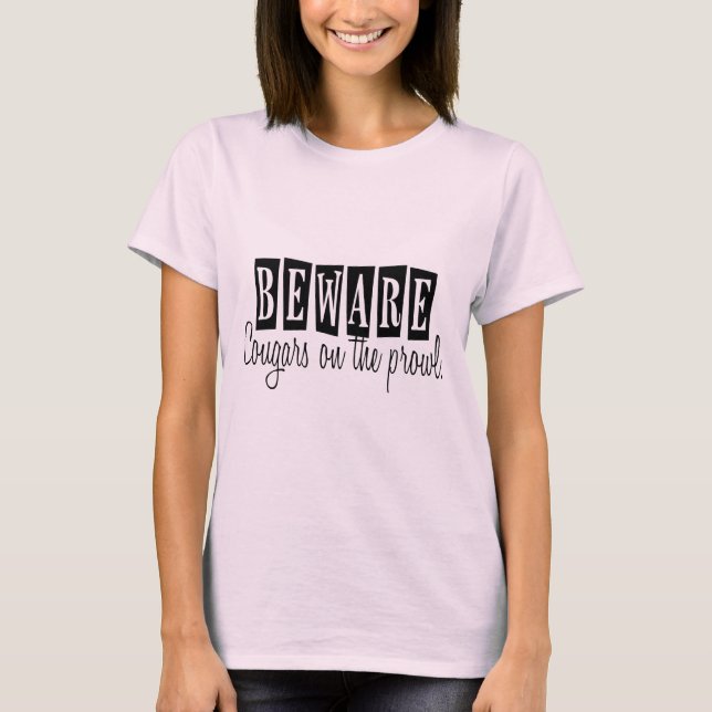 Akta sig pumor på kringstrykandeskjortan t shirt (Framsida)