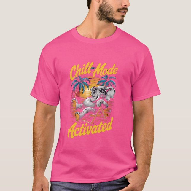aktiverat elefant i kylläge med glasögon på beac t shirt (Framsida)