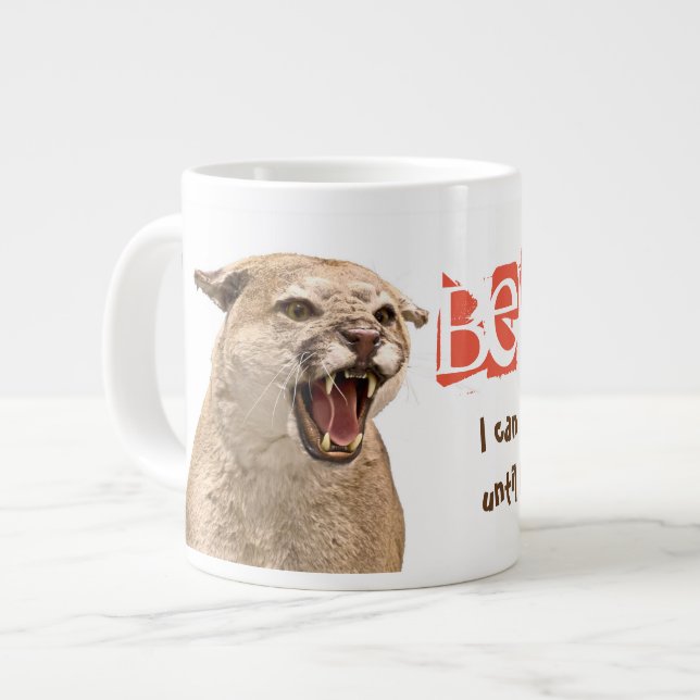 AKTUNG! Jag Kan Vara Lite Gnällig Kaffe Humor Jumbo Mugg (Framsida vänster)