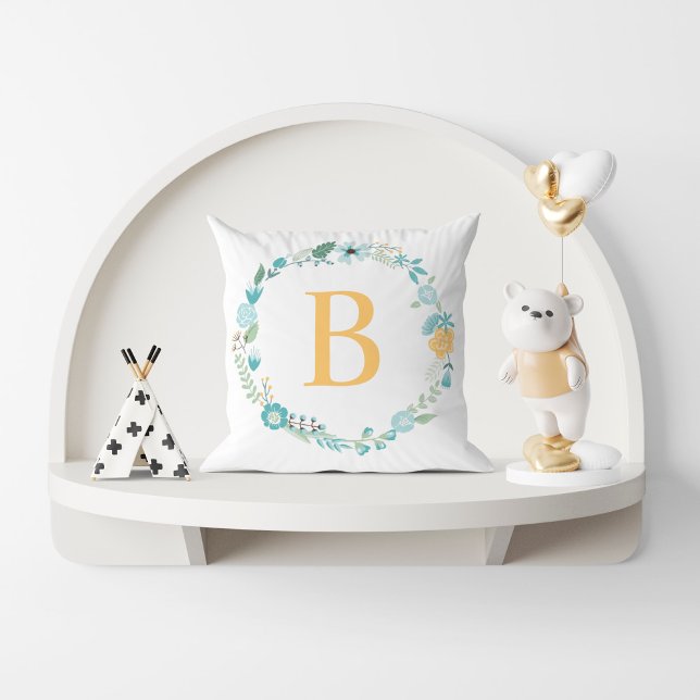 Akva och Gult Utandning av monogrammad Blommigt Kudde (Skapare uppladdad)