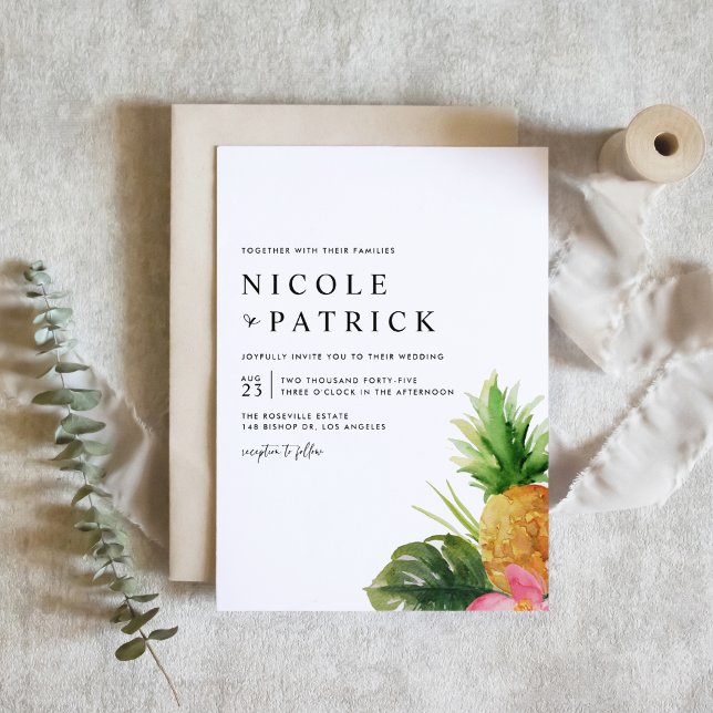 Akvarell Ananas och Hibiskus Tropisk Bröllop Inbjudningar (Customizable tropical wedding invitation featuring watercolor pineapple, greenery and flower.)