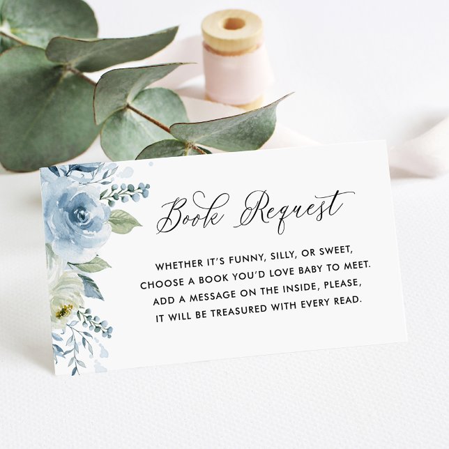 Akvarell Blå och Vita Blommor Bok Begäran Tilläggskort (Botanical baby shower book request card featuring watercolor blue and white flowers and greenery.)