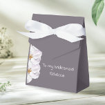akvarell blomma gåva till brudtärnor namn, lila presentaskar<br><div class="desc">En favoritlåda är ett bra sätt att tacka dina vänner och familj som har hjälpt till med bröllopet eller/och är brudtärna. Enkel elegant design för det moderna paret med minimalistisk smak.</div>