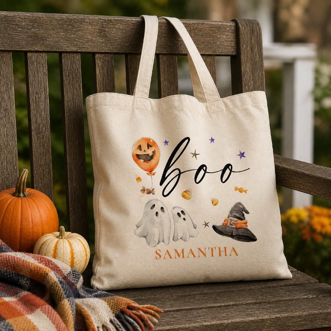 Akvarell BOO Spöke Halloween Bus eller Begär Tygkasse (Friendly watercolor ghosts, a pumpkin balloon, candy and a witch hat surround the playful word “boo.)