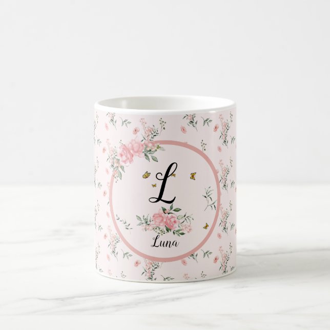 Akvarell Eleganta Rosa Rosor med Fjärilar Kaffemugg (Center)