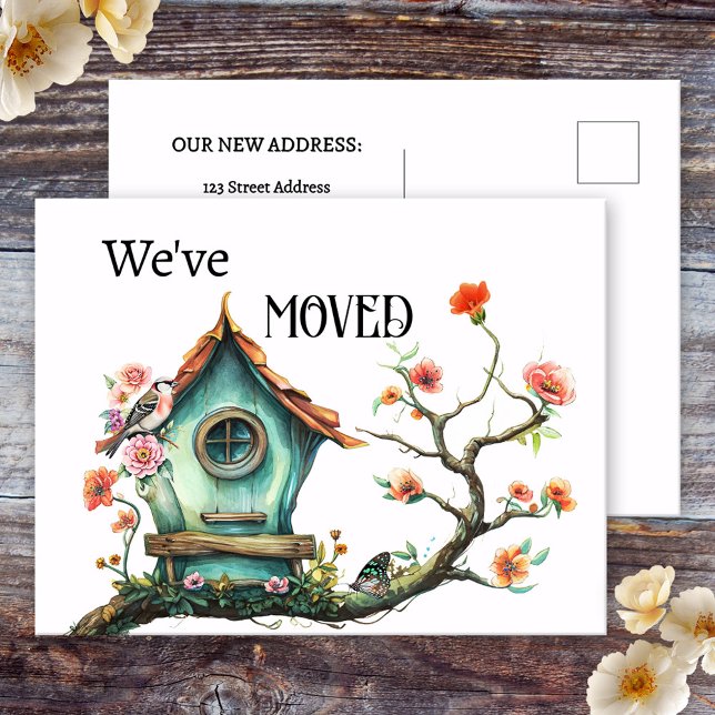 Akvarell Fågelhus Ny Adress Meddelande Vykort (We've moved new address announcement postcard featuring a watercolor bird house with flowers.)
