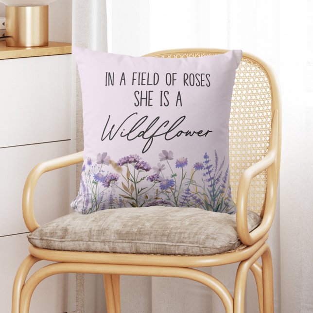 Akvarell Lila Vildblomma Äng Citat Kudde (In situ chair)