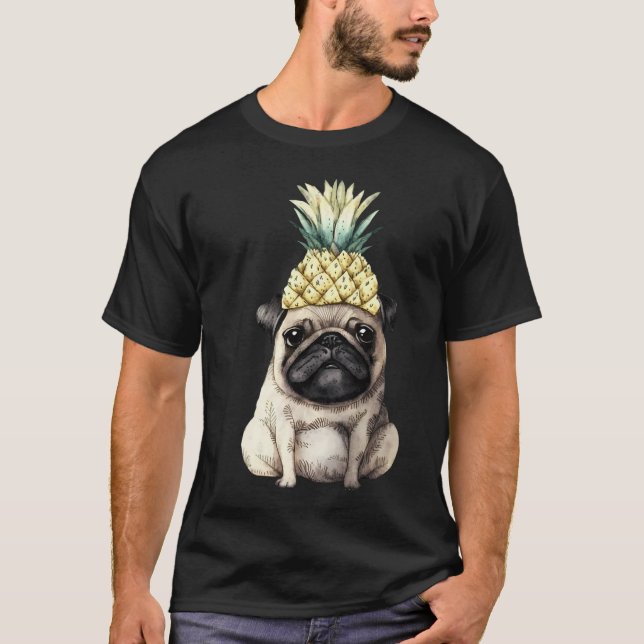 Akvarellpug med en krona av ananas. Rolig pug  T Shirt (Framsida)
