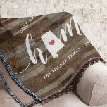 Alabama Home State Personlig Wood-look Filt<br><div class="desc">Visa lite stolthet över hemlandet med den här söta, rustiska träplattan som innehåller "hem" i vita kalligrafskript med en silhuett karta från staten Alabama som står in för "O" i brev. En rosa hjärtillustration inuti det statliga karta kompletterar designen. Du kan ändra hjärtans position till din hemstad genom att öppna...</div>