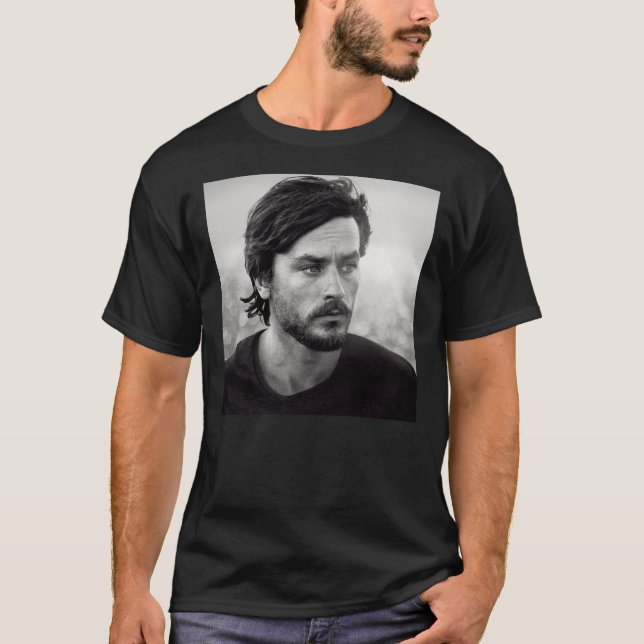 Alain Delon med skägg Classic T-Shirt (Framsida)