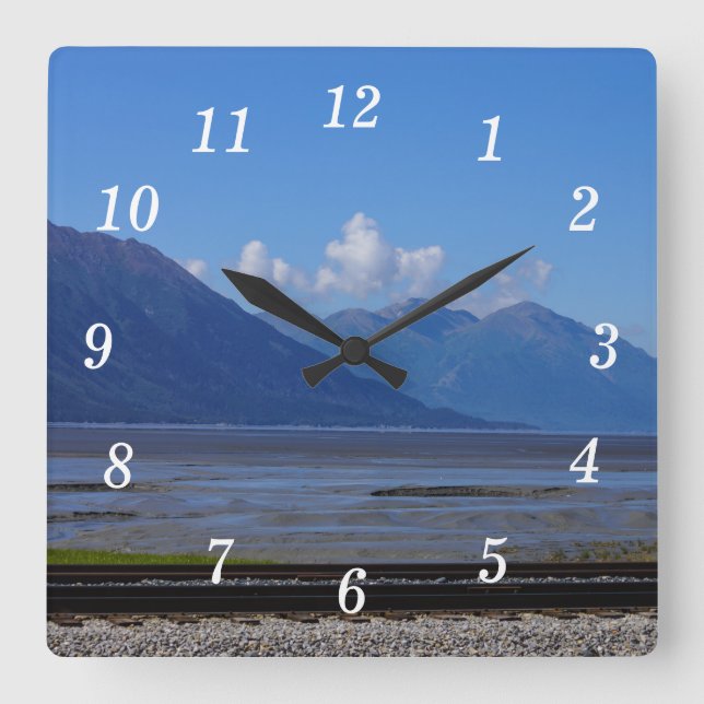 Alaska Beauty Wall Clock Fyrkantig Klocka (Framsida)