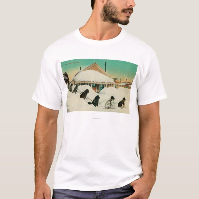 Alaska Dogsled lag som vilar i SnowState T-shirt (Framsida)