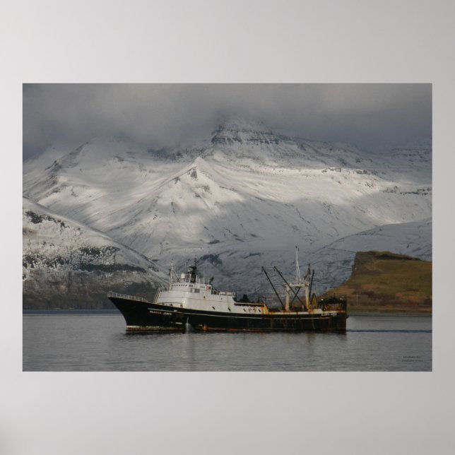 Alaska Juris, Fishing Trawler in Dutch Harbor, Ala Poster (Framsidan)