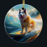 Alaska Malamute Beach Surfing Painting Julgransprydnad Keramik<br><div class="desc">Lägg dig i den lekande världen i hund äventyr med den här fängslande målningen. En andlig hund tar sig till vågar och kör skickligt surfan på en strand som kysstes av sol. Den sjudande konsten fångar på ett vackert sätt kärnan i den upphetsning som finns vid sidan av när hund...</div>
