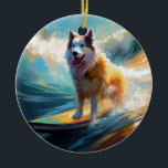 Alaska Malamute Beach Surfing Painting Julgransprydnad Keramik<br><div class="desc">Lägg dig i den lekande världen i hund äventyr med den här fängslande målningen. En andlig hund tar sig till vågar och kör skickligt surfan på en strand som kysstes av sol. Den sjudande konsten fångar på ett vackert sätt kärnan i den upphetsning som finns vid sidan av när hund...</div>