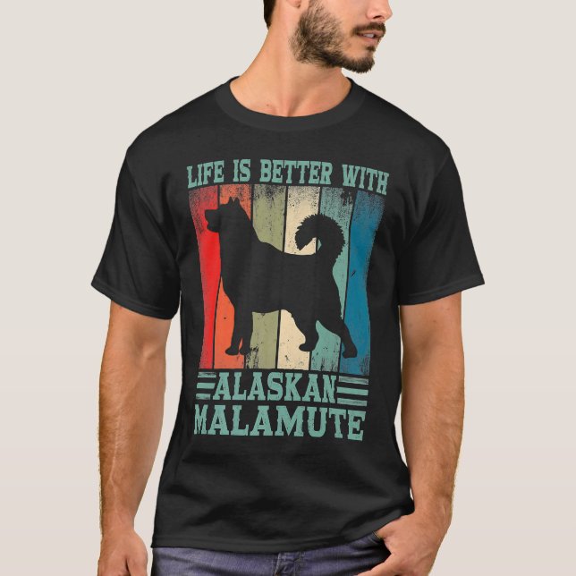 Alaska Malamute Dog  With An Alaskan Malamute T Shirt (Framsida)