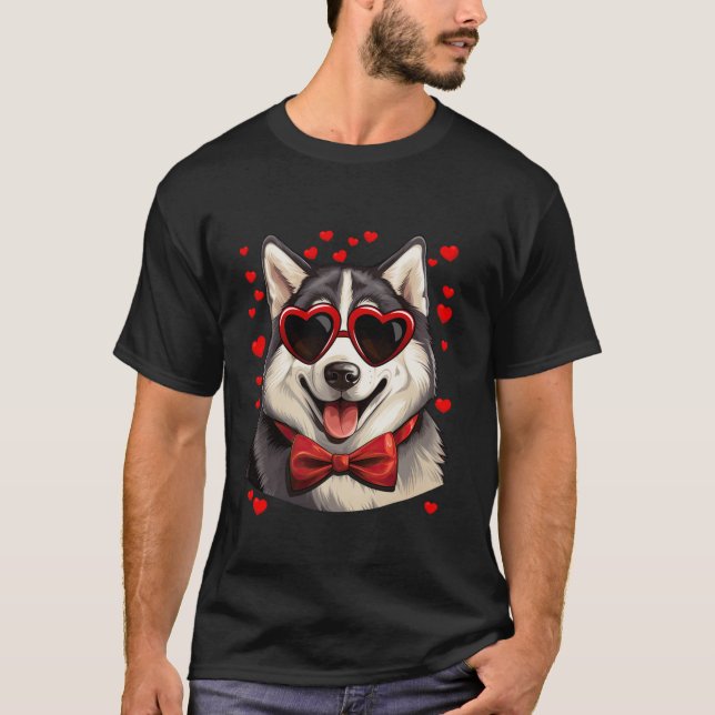 Alaska Malamute Heart Sunglasses Bow Tie Valentin T Shirt (Framsida)