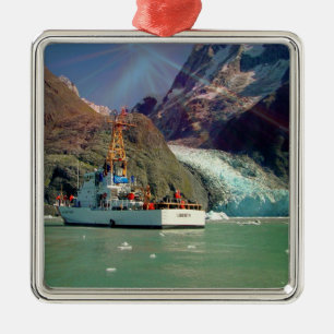Alaska Mountain View med Boat Julgransprydnad Metall