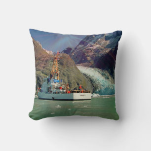 Alaska Mountain View med Boat Kudde