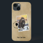 Alaska Muskox Postage Frimärke Souvenir<br><div class="desc">En perfekt från resa till Alaska. Har ett 3-nungget Muskox-porträtt frimärke som utfärdats av en mytisk oberoende-nation i Alaska,  annullerat i Anchorage. Lägg till din egen text. Frimärke skildrar en bull muskox på tundran. Muskox heter Oomingmak (den skäggiga) på inuitspråket.</div>