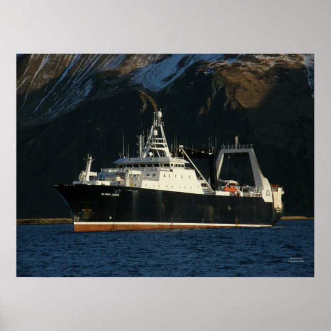 Alaska Ocean, Factory Trawler in Dutch Harbor, AK Poster (Framsidan)