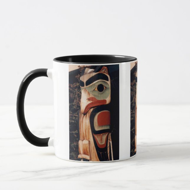 Alaska Snidad Trä Totempole Foto Designad Mugg (Vänster)