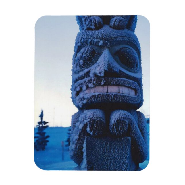 Alaska Totem Pole Winter NattFoto Designad Magnet (Vertikal)