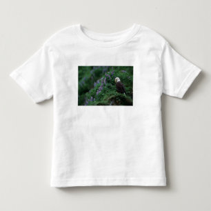 Alaska, Unalaska Island Havsörn bland Nootka Lupin Tee Shirt