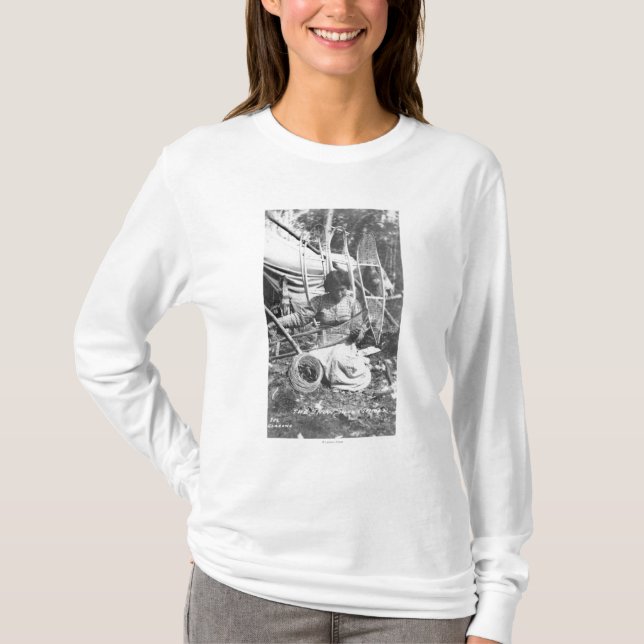 Alaskabo kvinnadanandeSnowshoes fotograferar Tee (Framsida)