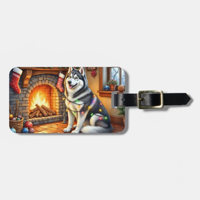 Alaskan Malamute Öppen Spis med Julbelysning Bagagebricka (Horisontell Framsida)
