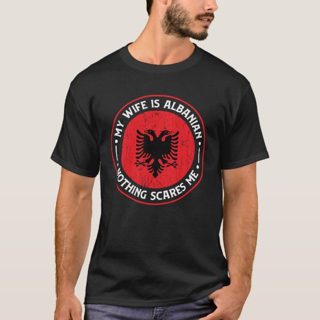 Albanian Roots My Wife Is Albanian Nothing Scares  T Shirt (Framsida)