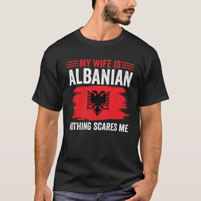 Albanian Roots My Wife Is Albanian Nothing Scares  T Shirt (Framsida)
