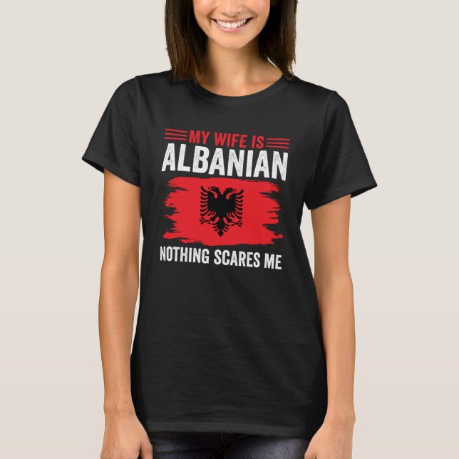 Albanian Roots My Wife Is Albanian Nothing Scares  T Shirt (Framsida)