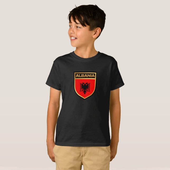 Albanien Flagga Shield T-Shirt (Hel framsida)