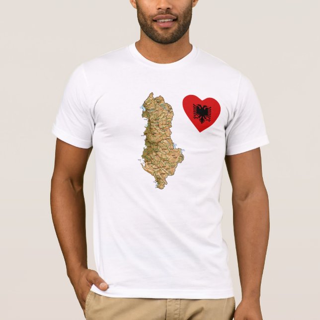 Albanien flaggahjärta och kartaT-tröja T-shirt (Framsida)