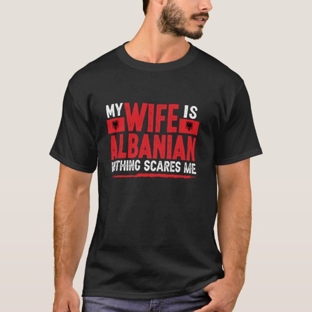 Albansk fru Inget Skrämmer mig fru Albanien T Shirt (Framsida)