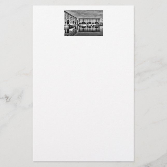 Albert Dock Liverpool Refltions Brevpapper (Framsida)