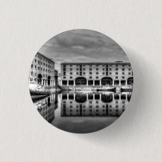 Albert Dock Liverpool Refltions Knapp