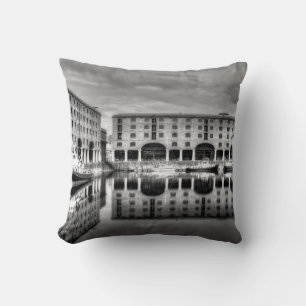 Albert Dock Liverpool Refltions Kudde