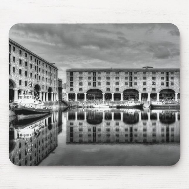 Albert Dock Liverpool Refltions Musmatta (Framsidan)