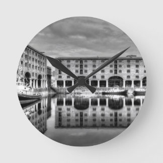 Albert Dock Liverpool Refltions Rund Klocka