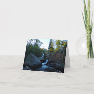 Alberta Falls vid Sunrise i Rocky mountains Kort