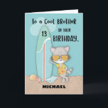 Ålder 13 Brother Birthday Beach Funny Coola Raccoo Kort<br><div class="desc">Det kommer att hända ett firande mycket snart,  när din bror äntligen blir 13 år gammal. Undvik att skynda på och få ditt exemplar av kortet nu för att ge honom gång. Anpassa framsidan med namn för en mer personlig beröring.</div>