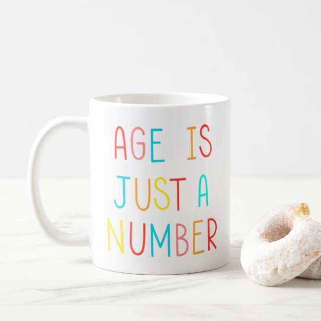 Ålder är bara ett nummer - färgfull Retrofriträff  Kaffemugg (Med munk)